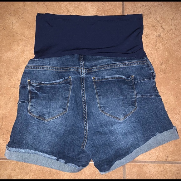 Maternity Shorts with Stomach band - Picture 2 of 3